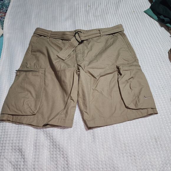NIKE THE ATHLETIC DEPT EUC MENS SIZE 38 KHAKI CARGO SHORTS - Picture 1 of 10